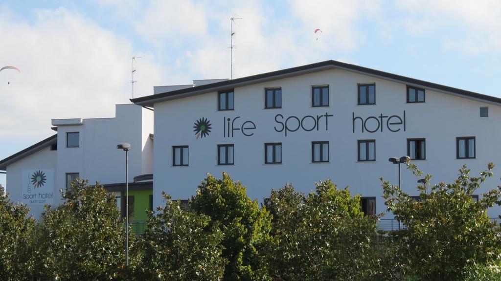 Life Sport Hotel Mentana Zewnętrze zdjęcie